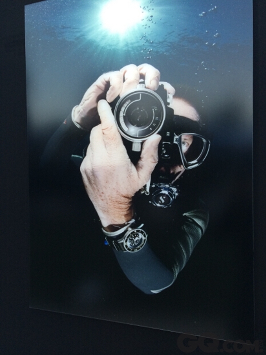 晚宴上，Blancapain宝珀还同时发布了一部珍藏版的经典五十噚系列全史——《五十噚：1953-2013潜水与潜水表史》（Fifty Fathoms The Dive and Watch History 1953-2013）。该书共有475页，收录了600余张非凡惊人的摄影作品，讲述了Blancpain宝珀经典五十噚系列潜水腕表与潜水运动的六十余载风雨历程，必将为潜水历史学家和钟表历史学家提供有价值的参考。
