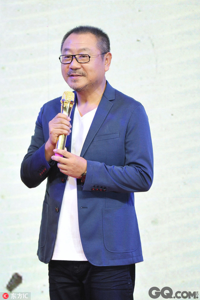 电影《范进中举》在金鸡百花电影节期间的唐山举行发布会。电影由龙腾艺都（北京影视传媒有限公司出品。作为公司的股东，范伟、英达都来到了唐山为影片展台。