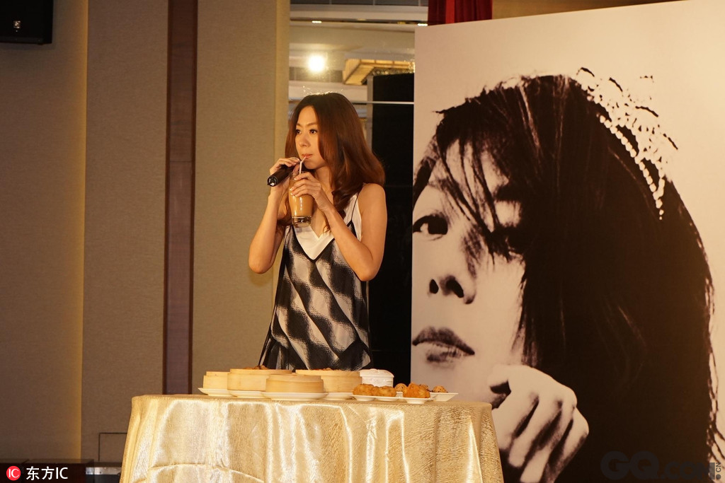 这次陈绮贞活动后就要回台湾筹备新专辑，她透露最近宅在家里写歌闷得慌，所以上星期曾偷偷来港吃东西、探望朋友和看演唱会，然后在吃糖水的时候有被粉丝认出来。