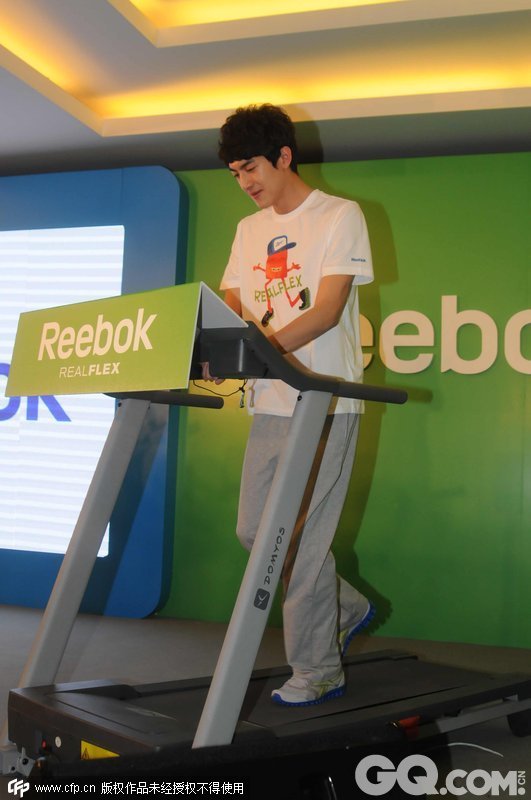 2012年4月9日，上海，林更新为某运动品牌宣传。 