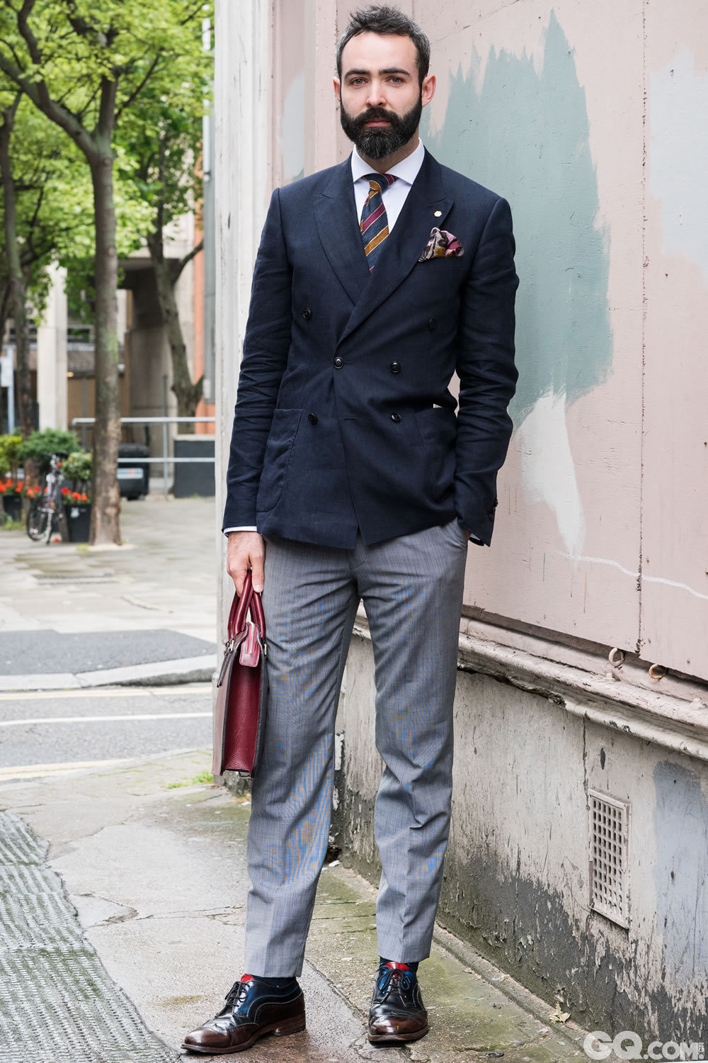 Chris
Jacket: Reiss
	Shirt:  Color Clock
	Tie: Shaun Bordon
	Trousers: Paul Smith
	Shoes Oliver: Sweeney 
	Bag: Tosting
	Socks: Panterela 
	
Inspiration: All last week I’ve been quite casual but there are a lot brands representing tailored clothing, that’s why it is Monday Chic?
(上一周我都穿的很随便，但也会穿很多量身定制的牌子，这就是为什么叫“Monday Chic”)