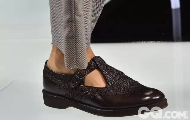 Giorgio Armani 与 Etro 对鞋子的理解也是几乎一致。