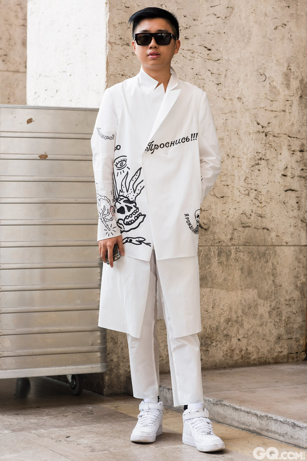 Declan
Glasses: Saint Laurent 
Suit: San kuanz
Shoes: Nike
	
Inspiration: All white, something really fresh for a hot day
（全白色才是对于夏天来说真正新鲜的）