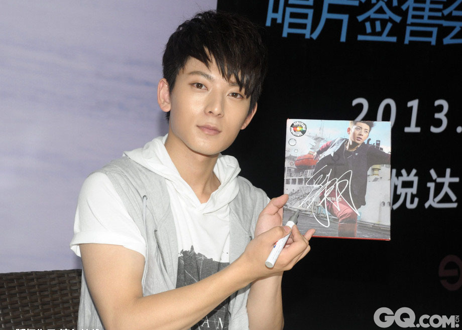2013年，陈翔携新专辑《漂》在上海悦达889广场举行签售会。