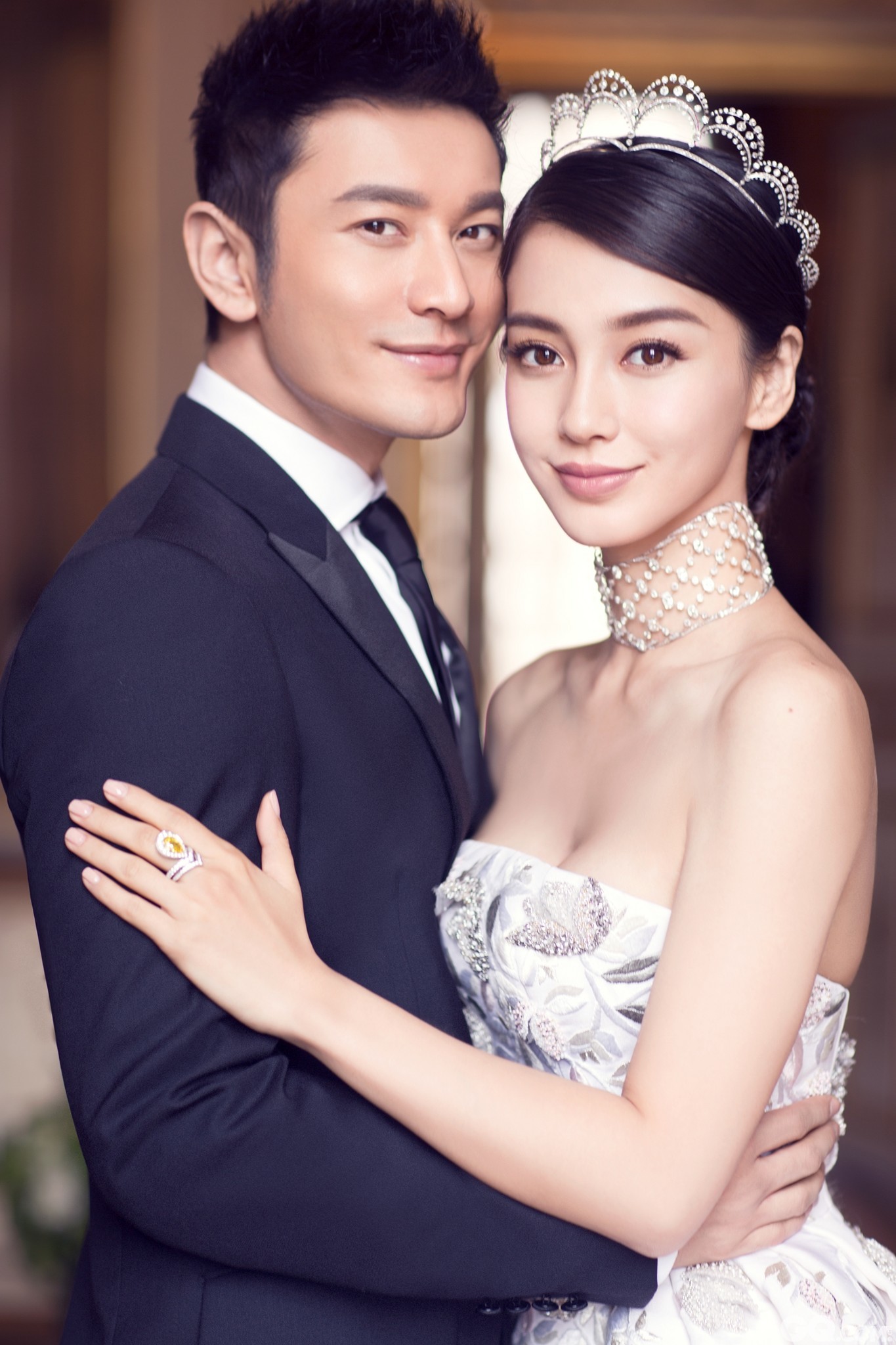 Angelababy and Huang Xiaoming posed for their regal wedding photo ...