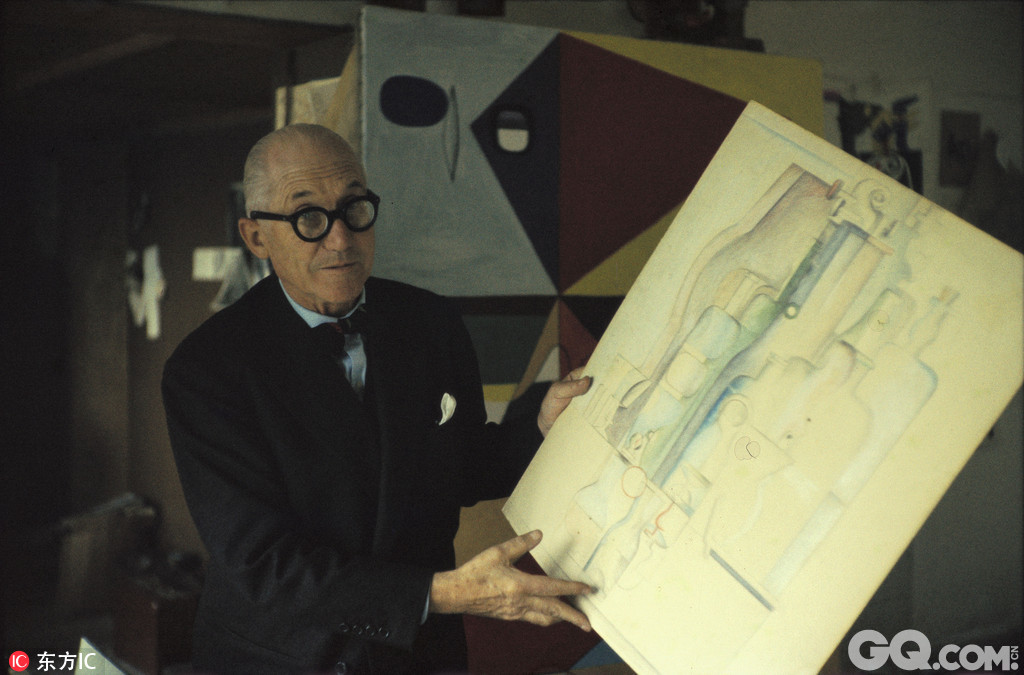 联合国教科文组织(UNESCO)日前宣布将瑞士-法国建筑师勒-柯布西耶(Le Corbusier)设计的十七座建筑列入世界遗产名录，以纪念柯布西耶“对现代主义运动的杰出贡献”。

2009年和2011年，联合国教科文组织曾两次拒绝将勒-柯布西耶的作品列为世界遗产。此次入选的十七座建筑包括柯布西耶设计的马赛公寓计、萨伏伊别墅(位于巴黎近郊)和昌迪加尔建筑群等。
