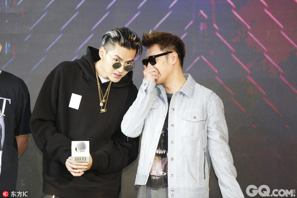 2017年6月19日，北京，众星出席《中国有嘻哈》开播发布会。明星制作人吴亦凡、潘玮柏、张震岳、热狗（MCHotdog）亮相。