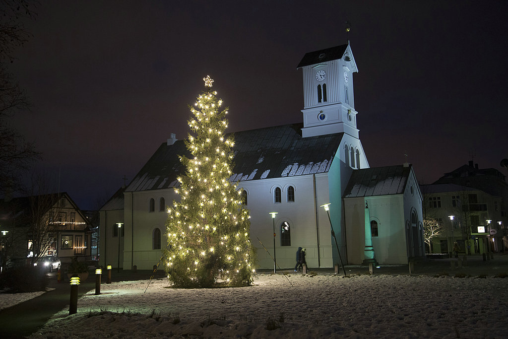 这里冰雪覆盖的城堡和传统市场得到了众多游客的青睐。1818年，萨尔茨堡小镇的郊外第一次在平安夜时奏响了圣诞歌曲《平安夜》。