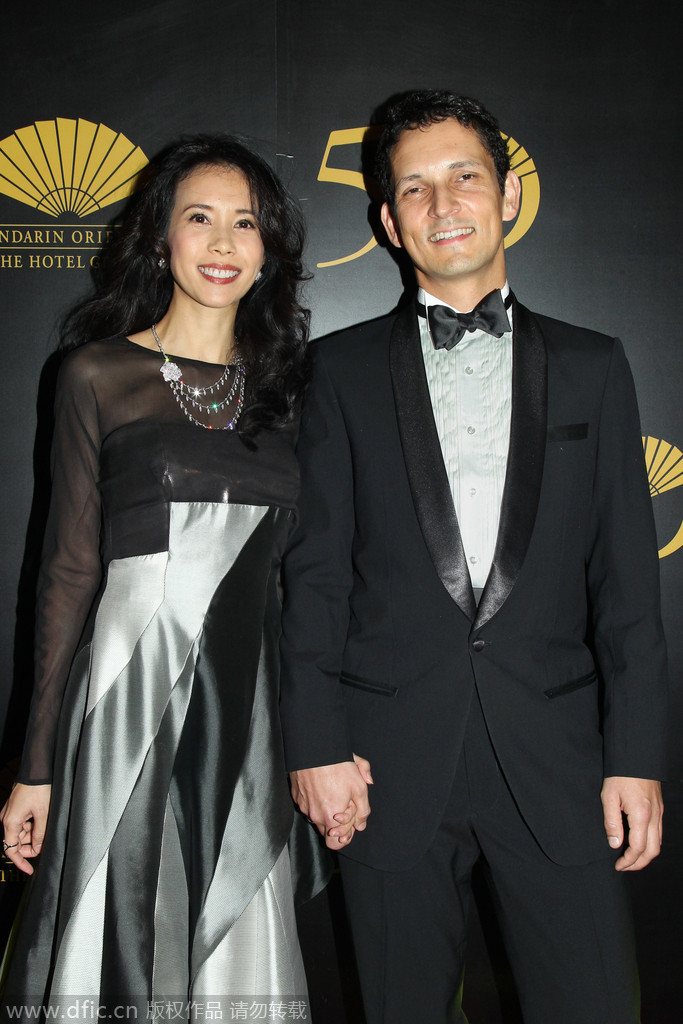 2013年10月17日，香港，香港文华东方酒店50周年庆祝酒会。莫文蔚与德国老公