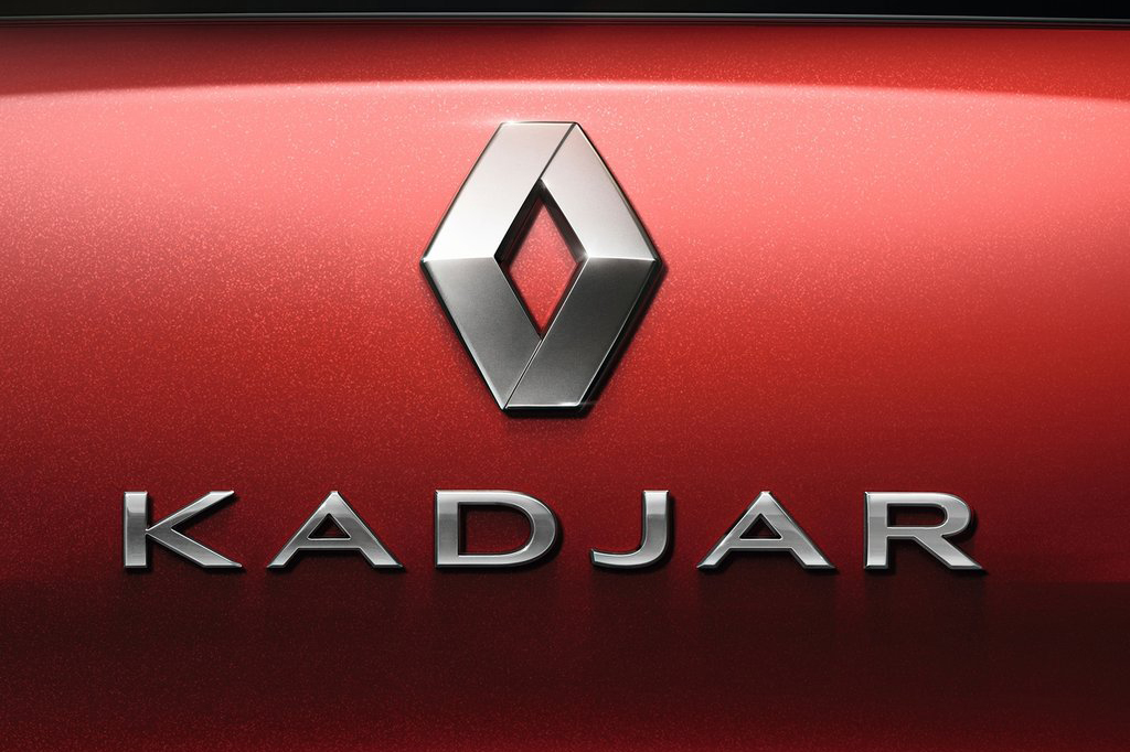 雷诺全新Kadjar SUV将于今夏在欧洲、非洲等地中海周边国家分别上市，而英国与中国紧随其后。据雷诺法国公司称，“全新雷诺Kadjar SUV外观线条流畅，富有运动气息。同时内饰动感十足，配置高档”。据悉，新车的消费人群定位为对升级版梅甘娜Megane或Captur有购买意向的人群，并且新车将首次在中国投产制造。从外观来看，全新雷诺Kadjar SUV与Captur如出一辙，但也借鉴了DeZir概念车的部分元素。另外可选LED头灯与形似Clio的尾端设计，客户也可选配19英寸铝合金轮圈与完整的底盘保护套件。内饰方面，据雷诺官方称，“全新雷诺Kadjar SUV采用更敏捷、舒适与安全的内饰配置”，与雷诺其他车型相比，内饰升级大改，采用多种高质量材料打造，还配置了R-Link 2多媒体系统。另外，全新雷诺Kadjar SUV基于CMF平台打造，与日产逍客平台共享，新车可选四驱或两轮驱动，还将搭载各种更节能高效的发动机，更多动力配置信息将在日内瓦国际车展正式亮相。
