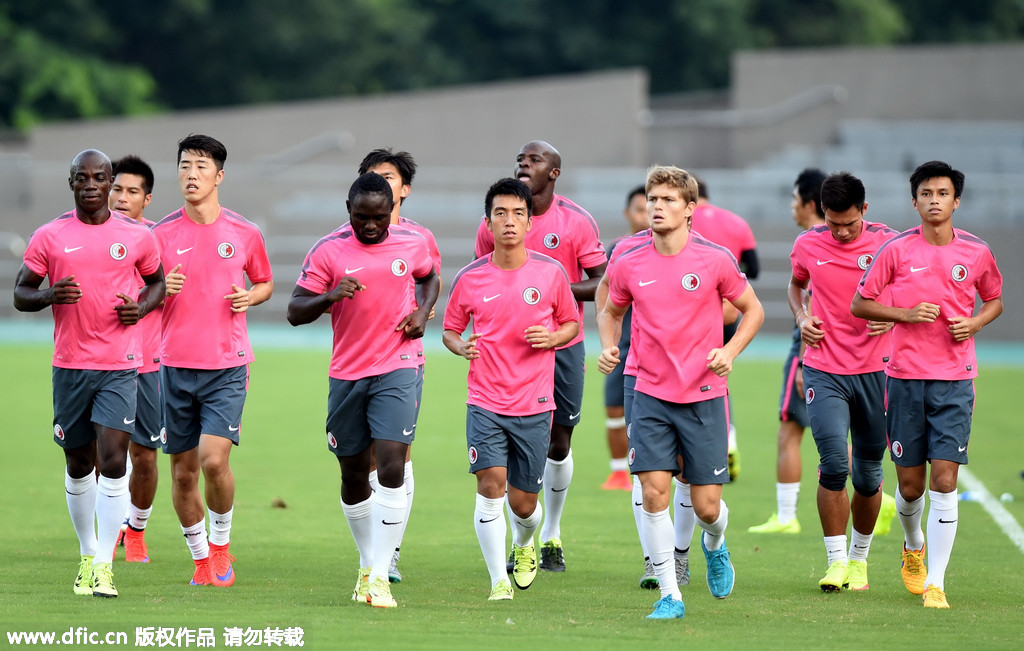 香港队的归化球员来势汹汹。目前在中国香港队的大名单中共有9名归化球员，其中有7人入选了本期的23人名单。
