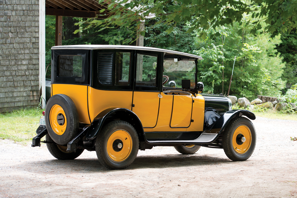 谁定义了出租车是黄色的？眼前这款1923年的Yellow Cab Model A-2 Brougham Taxi。