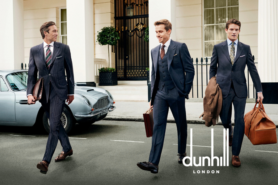 Dunhill推出的2016春夏广告大片，选择了伦敦的贝尔格莱维亚区伊顿广场拍摄。它保持了简约的风格，专注于经典的深蓝色或细条纹的必备款的西装，以及皮质手提包，适合商务旅行。