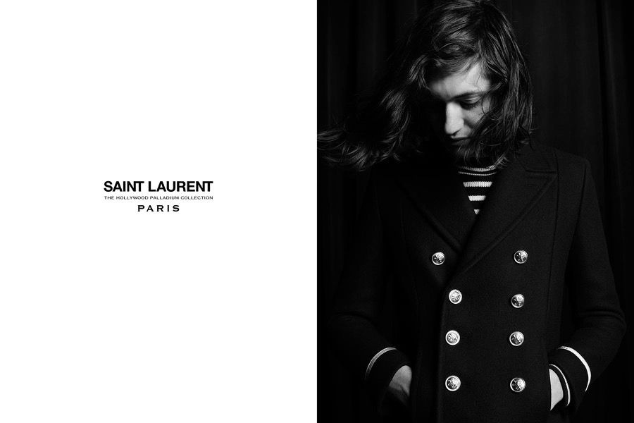 Saint Laurent推出了2016年的秋冬大片，好萊塢帕拉丁音樂廳的廣告櫥窗為本季時尚作出了最新設計。黑白的色調，低調而奢華。沉思少年的POSE，勾勒出了肖像感十足的畫面。