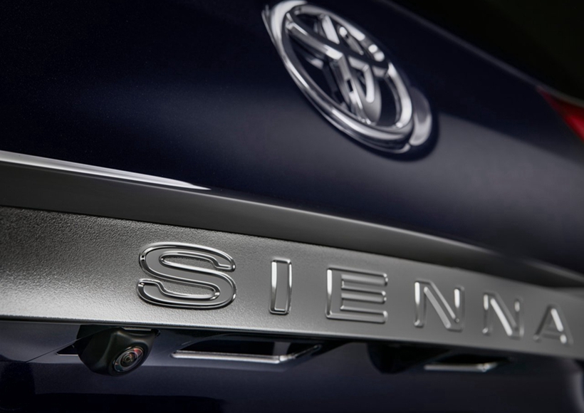 作为一台深受北美人青睐的大MPV，美版丰田Sienna的口碑与销量都非常高。此次推出的新车将在4月11日开幕的纽约车展正式亮相。