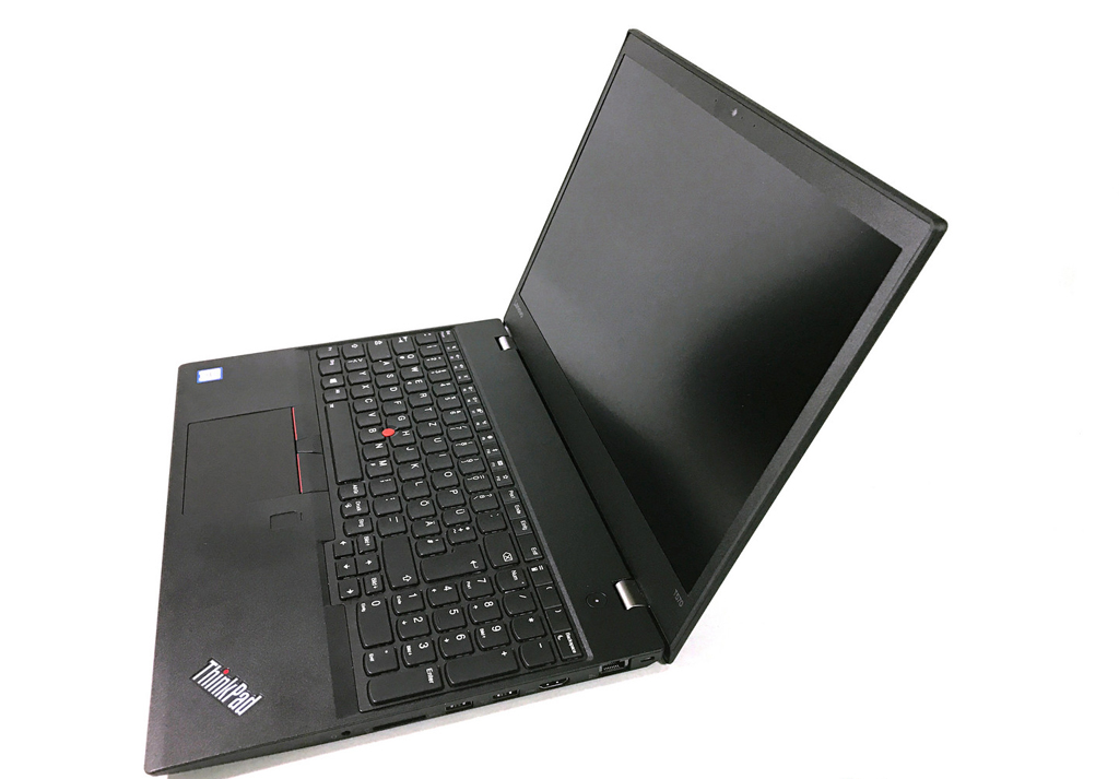 NO.3ThinkPad T570
ThinkPad一直是商务笔记本的代名词，针对商务人士的使用习惯设计出适合他们的功能，体现出专业的水准。ThinkPad T570一款15.6英寸大屏全键盘商务笔记本，外形设计和颜色也很商务，以黑色为主。内部是第七代i5-7200U处理器，内存组合是8GB内存、128GB固态硬盘+1TB机械硬盘。这款笔记本还有很多小功能很吸引人，例如按压式指纹识别器、APS硬盘保护技术、气囊式减震脚垫、防眩光屏幕、TrackPoint小红点等。键盘也是带有小键盘的全尺寸键盘，很适合办公使用。14小时的续航能力，2kg的重量和19.95mm的厚度给出差使用提供了保障。
参考价格：9499元
