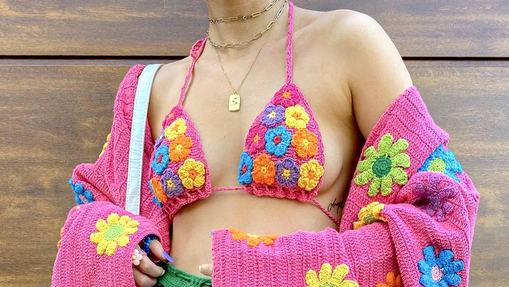 没想到奶奶织的背心变成辣妹衣橱“顶流” 没想到奶奶织的背心变成辣妹衣橱“顶流”