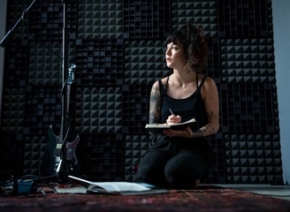 W Records公布首发阵容最后一位签约艺人:Japanese Breakfast