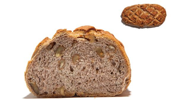 Walnut bread 核桃仁面包黑麦粉混合小麦粉并添加核桃仁，有坚果香。