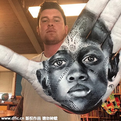 加州艺术家创作手指绘画 “盖章”式作品美翻天