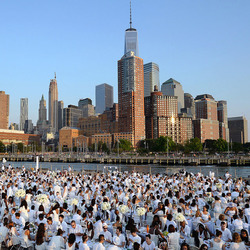 纽约举办“白色晚宴”活动 满城尽是纯白世界