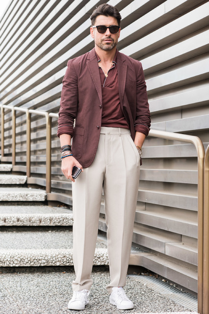 Alex
Sunglasses: Paul Smith
Blazer: Marc Jacobs
Polo: Salvatore Ferragamo
Pants: Zegna Couture
Bracelets: Hermes and vintage
Watch: Rolex
Sneakers: Nike

Cheapest piece: My Nike
Oldest piece: the bracelet

Inspiration: I was influenced by the Tuscany and the beautiful colors of hills.（我受了托斯卡纳和那些山丘的漂亮颜色的影响。）
