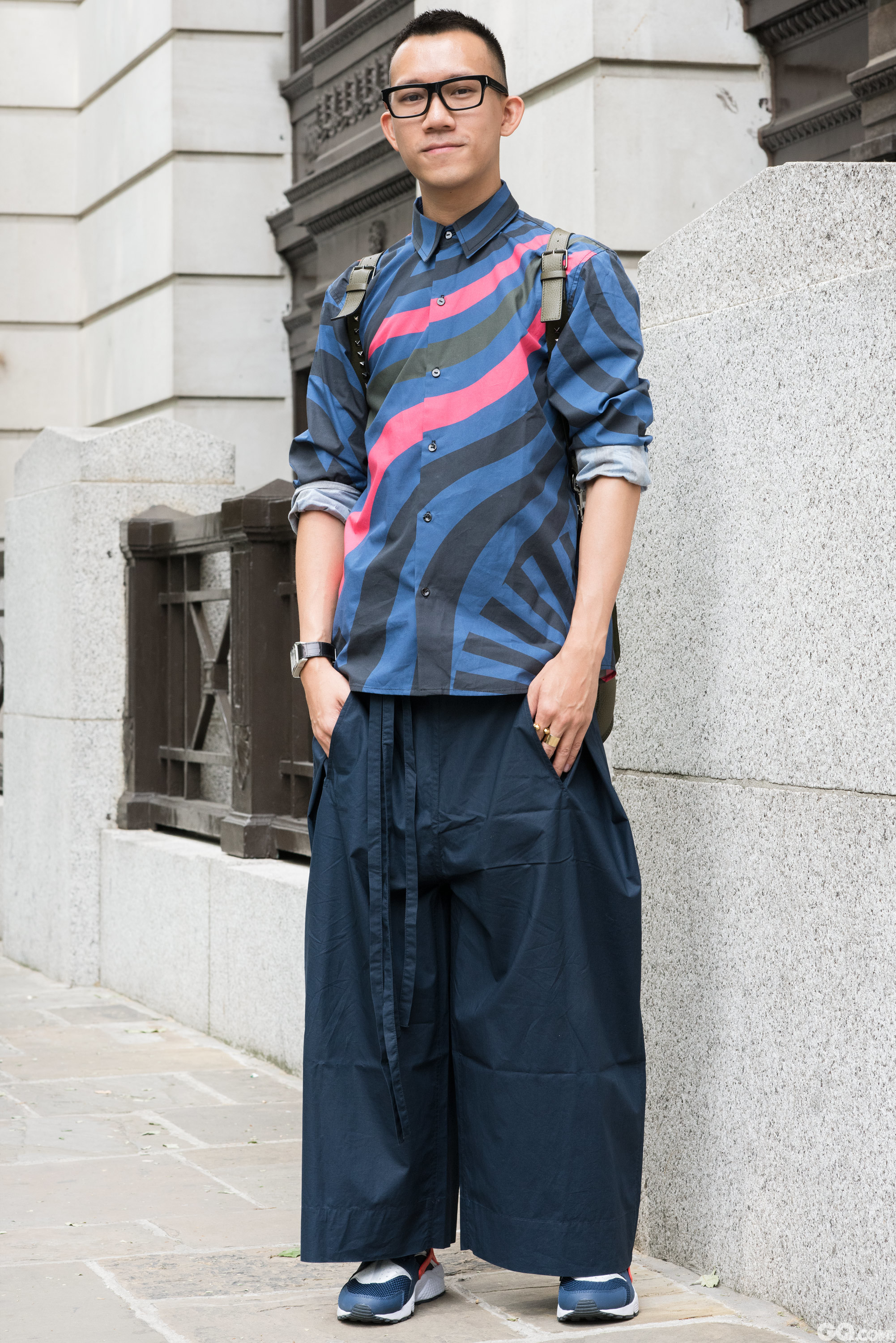 Marco
Shirt: House of Holland
Pants: Craig Green
Shoes: Nike
Bag: Valentino
Watch: Gaultier

Inspiration: Today was a little random, it’s the first day. I went with the pants because they’re cool and I wanted something that matches the navy. But not something boring so I got a print. 今天是一天所以有些混搭，今天我穿了这条裤子因为它非常酷，同时我想找一些不那么无聊的印花来搭配海军蓝色。