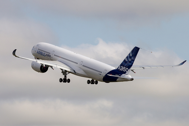 A350是欧洲空中客车公司研制的双发远程宽体客机，是空中客车的新世代中大型中至超长程用广体客机系列，以取代较早期推出的空中客车A330及A340系列机种。2014年已投入生产。A350是在空客A330的基础上进行改进的，主要是为了增加航程和降低运营成本，同时也是为了与全新设计的 波音787进行竞争。空中客车公司A350项目于2005年10月6日正式启动，于2013年6月14日首次飞行，首架A350XWB于2014年12月22日交付启动用户卡塔尔航空公司。