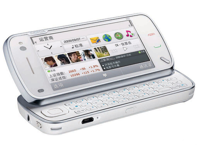 NO.6诺基亚N97
2009年推出的诺基亚N97处在一个智能手机登上历史舞台的大环境下。N97是侧滑盖全键盘触控手机，特别的侧滑设计和QWERTY全键盘的结合，不光科技感十足，手感也是一级棒，售价7000元，也是藐视了当时的一些手机。
