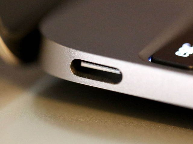 NO.5 USB-C接口
传统的USB接口已经被很多电子设备抛弃，取而代之的是新的USB-C接口，各类Android手机就是其中的代表。USB-C的优点是可以不区分正反面，任意拔插，还有音频输出的功能，这样3.5mm的耳机也会逐渐被取代。
