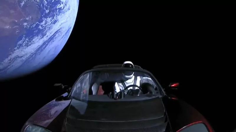Elon Musk怕不是在玩儿快手吧,又刷跑车又刷火