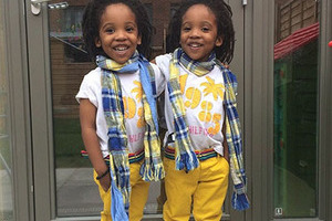 腐国3岁时尚双胞胎兄弟的“国王style”