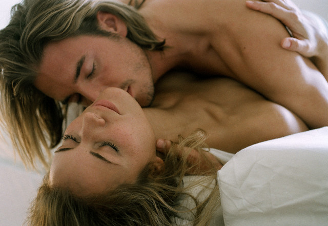 裸睡为什么能调节两性关系