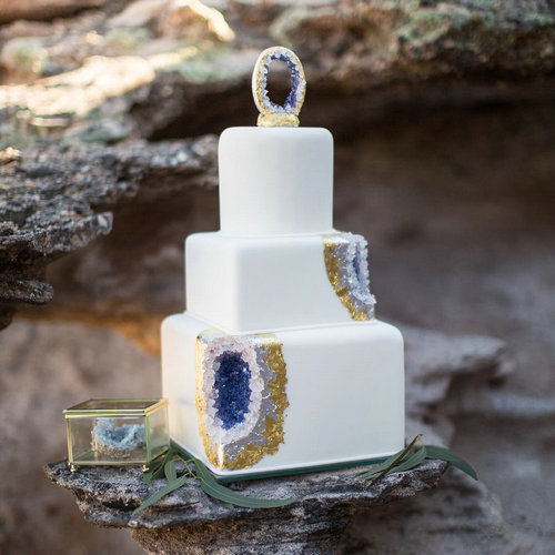 晶洞蛋糕：视觉与味觉的完美结合