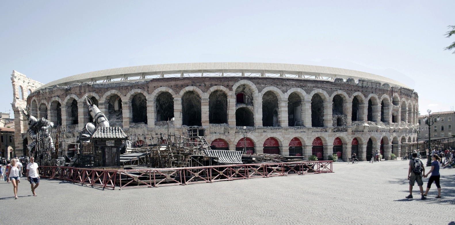 设计师要给古罗马竞技场装一个现代的屋顶，马上就要实施了
