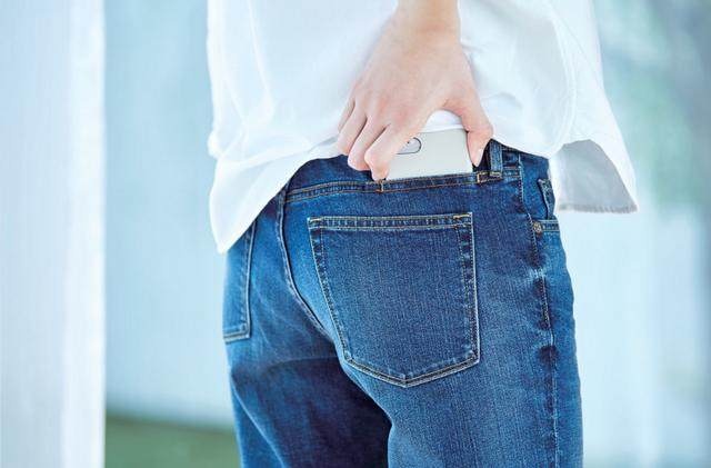 MUJI 为牛仔裤新增加了一个放手机的口袋，真的好用？
