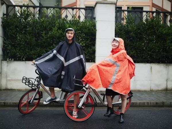 摩拜单车推出便携式骑行雨衣，但是价格有点让人不想共享