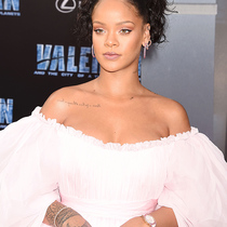 蕾哈娜（Rihanna）佩戴Chopard萧邦珠宝璀璨亮相首映礼  -名人秀