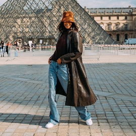 如何穿着古着或纯素皮夹克？让18岁人气模特Mona Tougaard告诉你