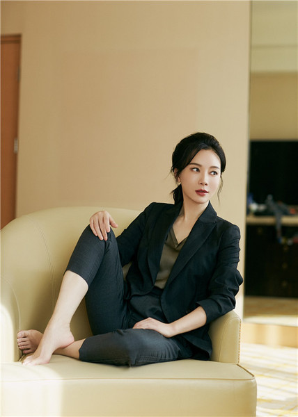 演员陈数身着brunellocucinelli2019秋冬系列宣传电影长安道
