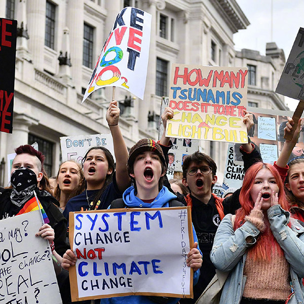 Greta Thunberg与七位青年斗士倡议如何应对气候危机 