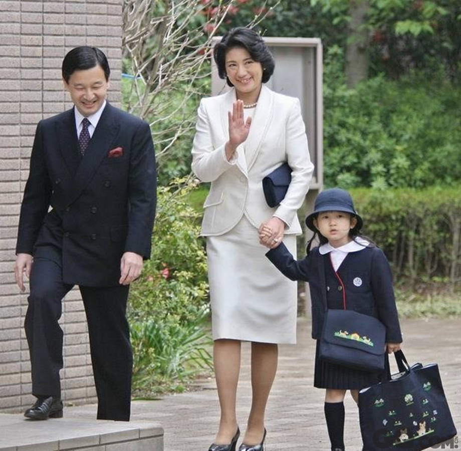 日本爱子公主此前迎来13岁生日。日本宫内厅公布了一组她的肖像照引发网友热议。爱子公主出生于2001年12月1日，是皇太子德仁亲王与皇太子妃雅子的长女。爱子公主2006年进入学习院幼儿园学习，2008年进入学习院初等科学习。爱子公主曾在被学校男同学欺负之后拒绝返校缺课5天，然后由妈妈雅子妃陪伴返校上课。