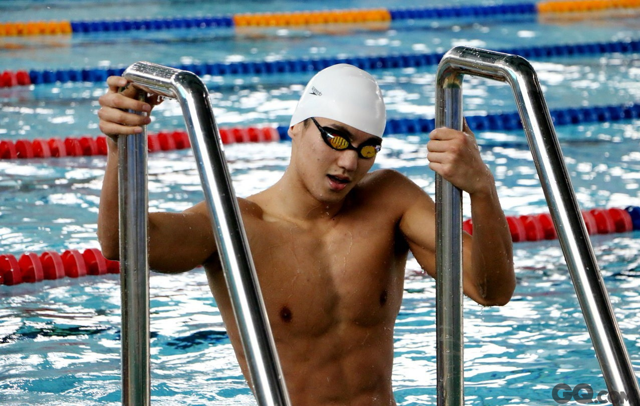 100米自由泳宁泽涛夺冠 成亚洲男泳短距离第1人_体育_环球网