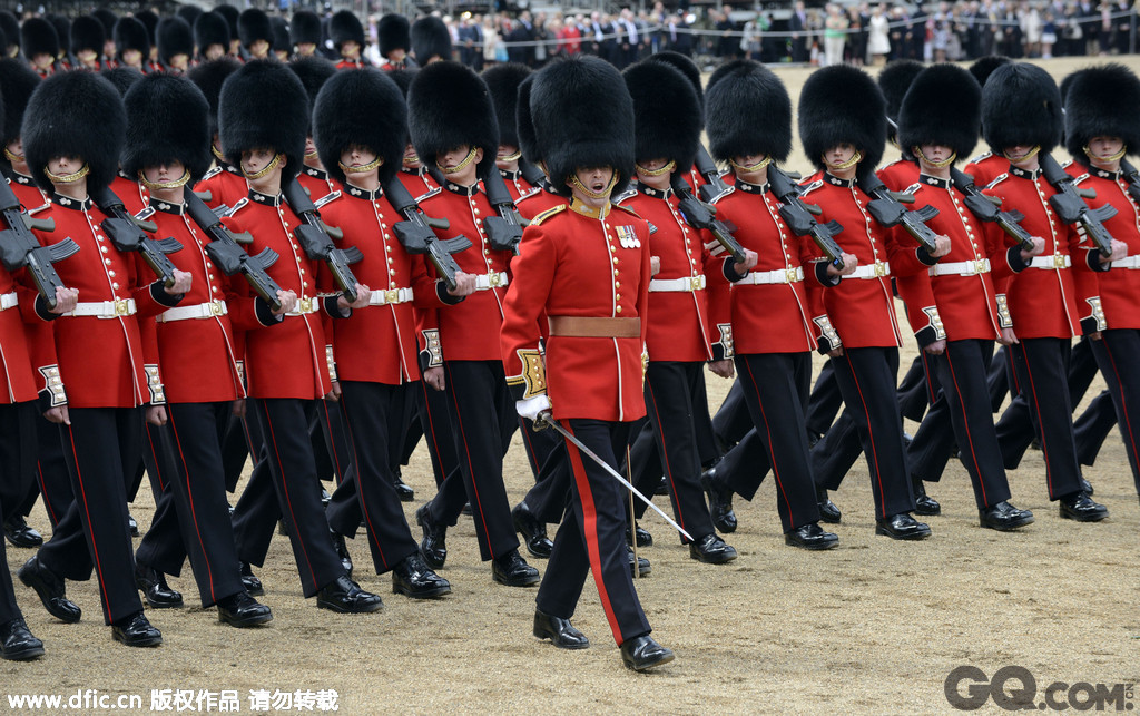 9月3日是我国首个法定“中国人民抗日战争胜利纪念日”，将在北京天安门广场举行纪念抗战胜利70周年大阅兵。阅兵往往可以体现一个军队的精神面貌以及训 练水平，世界各国的军队的阅兵式也不尽相同，而不同国家的阅兵式体现的风貌也有很大不同，下面就让我们去看看各国的奇葩阅兵式吧。