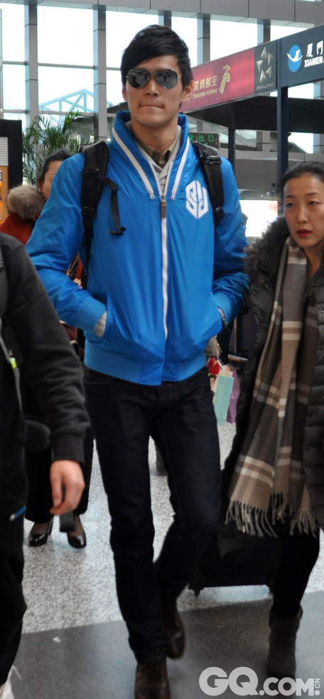 2013年1月10日，孙杨在母亲的陪同下现身禄口机场。   