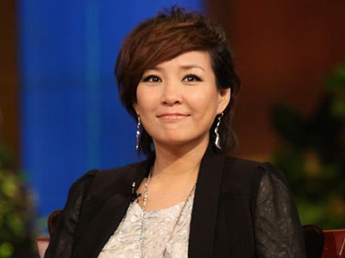 而同样是女老板，又主持多档节目的李静早在11年就承认身价过亿。