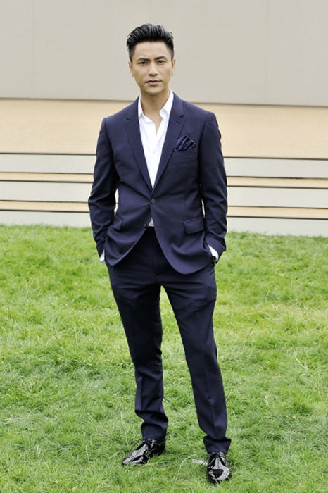 陈坤身着Burberry商旅定制服饰于2013年6月18日出席伦敦2014春夏男装 Burberry Prorsum 秀