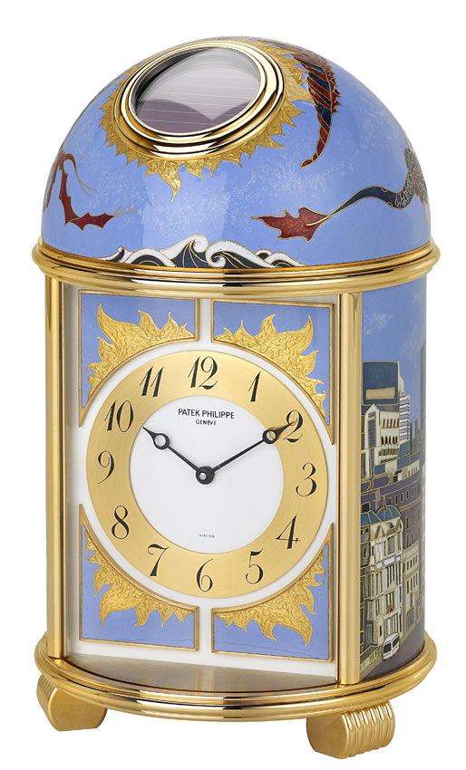 百达翡丽为配合2006年在上海举办的“家族制表公司信守的价值”大型钟表展而特别设计了三款纪念圆顶座钟，分别为“落霞”，“长城”和“外滩”。