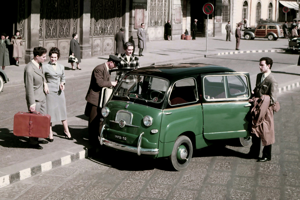 1956年，Fiat 600 Multipla Taxi首次采用非轿车的车型。
