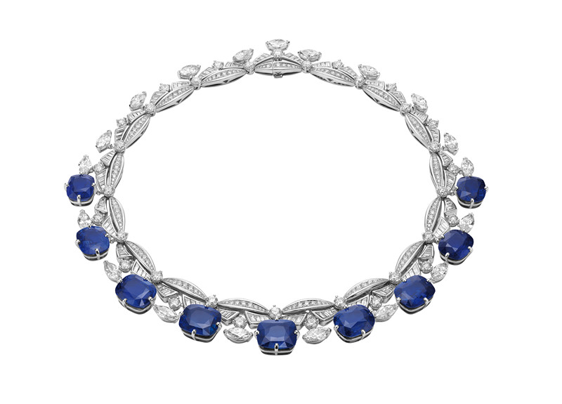Tina Fey 佩戴：宝格丽高级珠宝系列铂金蓝宝石项链
镶嵌9颗垫型斯里兰卡蓝宝石，18颗马眼型及圆型明亮式切割钻石，梯形及密镶钻石（SAP Code: 9606）
